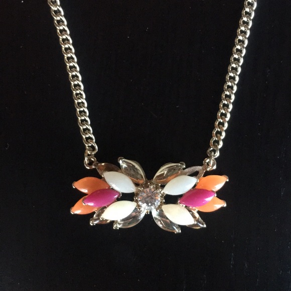 Jewelry - 💝 Flower necklace